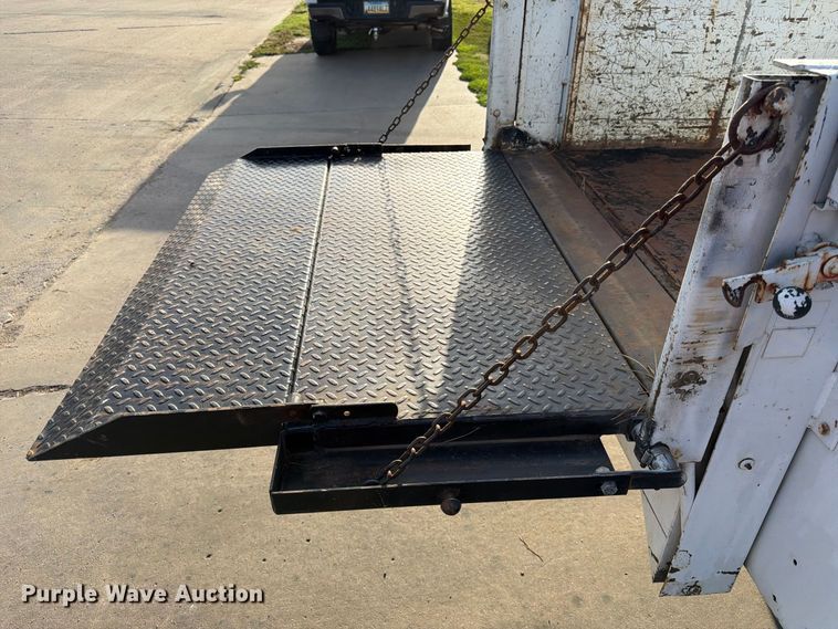 image for item MQ9174 2001 Ford F250 Super Duty XL utility bed pickup truck