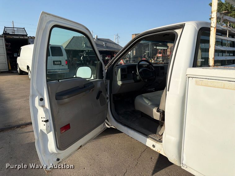 image for item MQ9174 2001 Ford F250 Super Duty XL utility bed pickup truck