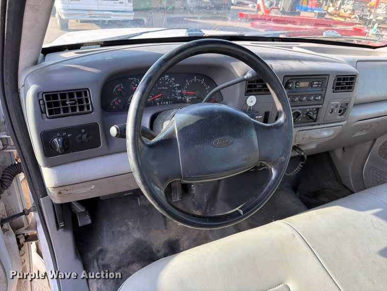 image for item MQ9174 2001 Ford F250 Super Duty XL utility bed pickup truck