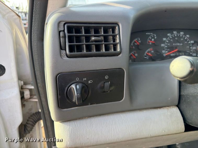 image for item MQ9174 2001 Ford F250 Super Duty XL utility bed pickup truck