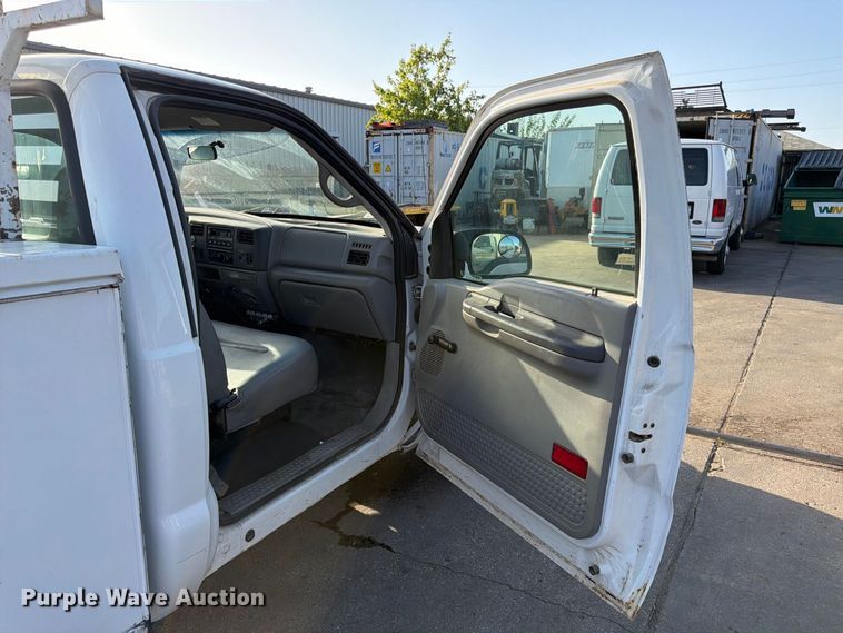 image for item MQ9174 2001 Ford F250 Super Duty XL utility bed pickup truck