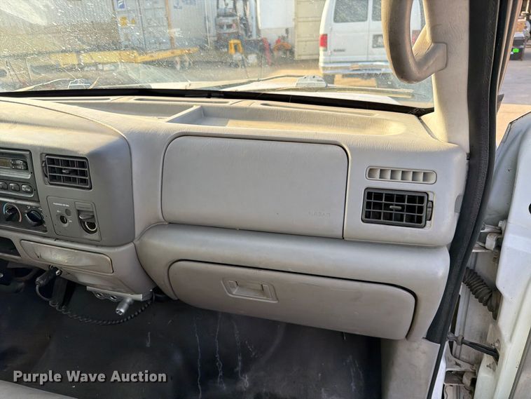 image for item MQ9174 2001 Ford F250 Super Duty XL utility bed pickup truck