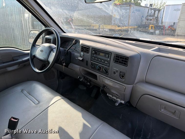 image for item MQ9174 2001 Ford F250 Super Duty XL utility bed pickup truck