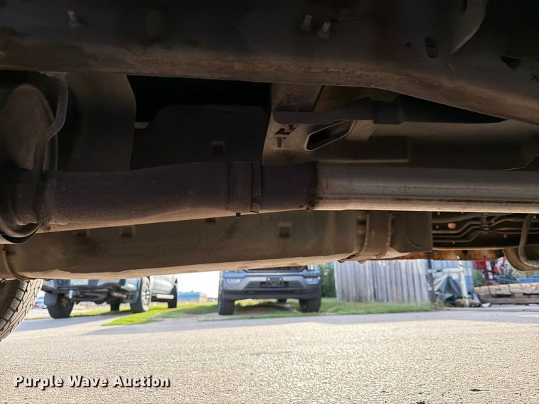 image for item MQ9174 2001 Ford F250 Super Duty XL utility bed pickup truck