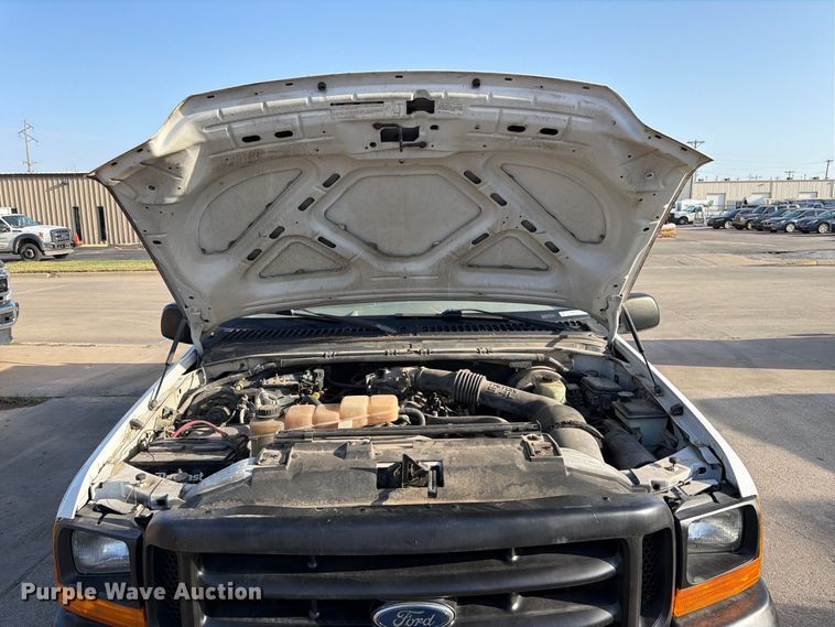 image for item MQ9174 2001 Ford F250 Super Duty XL utility bed pickup truck