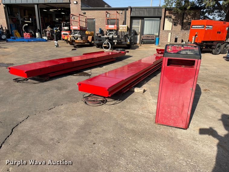 Hunter RX-12-XL wheel alignment lift