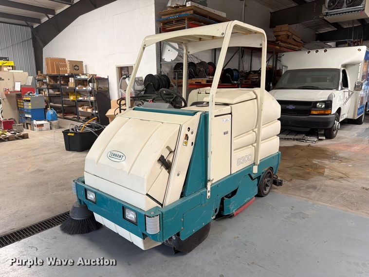 Tennant 8300 sweeper
