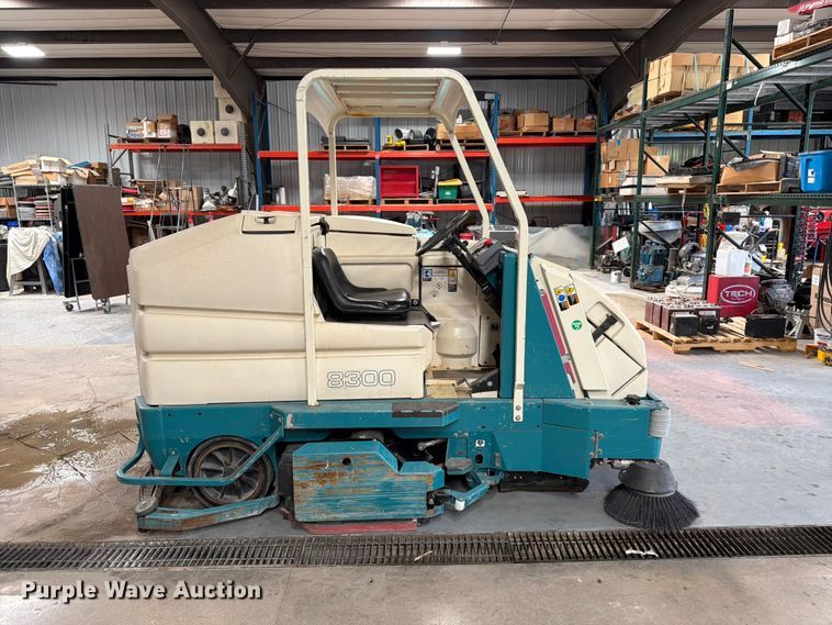 image for item MQ9183 Tennant 8300 sweeper