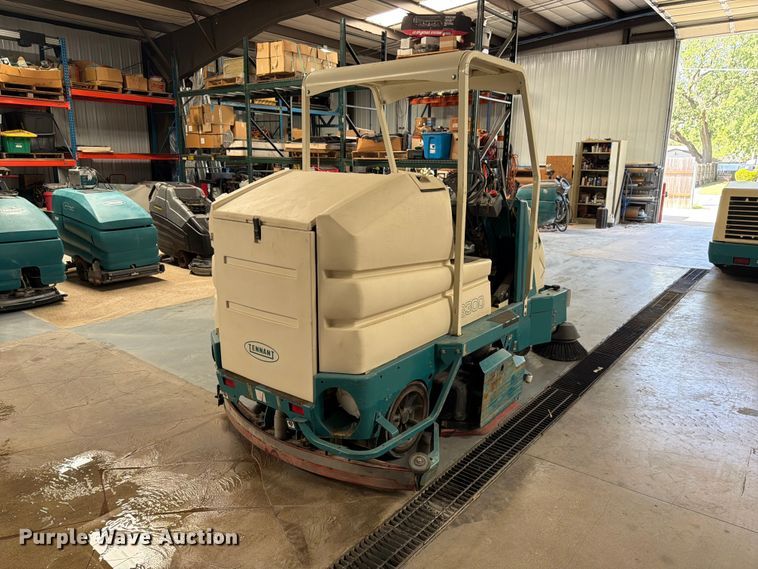 image for item MQ9183 Tennant 8300 sweeper