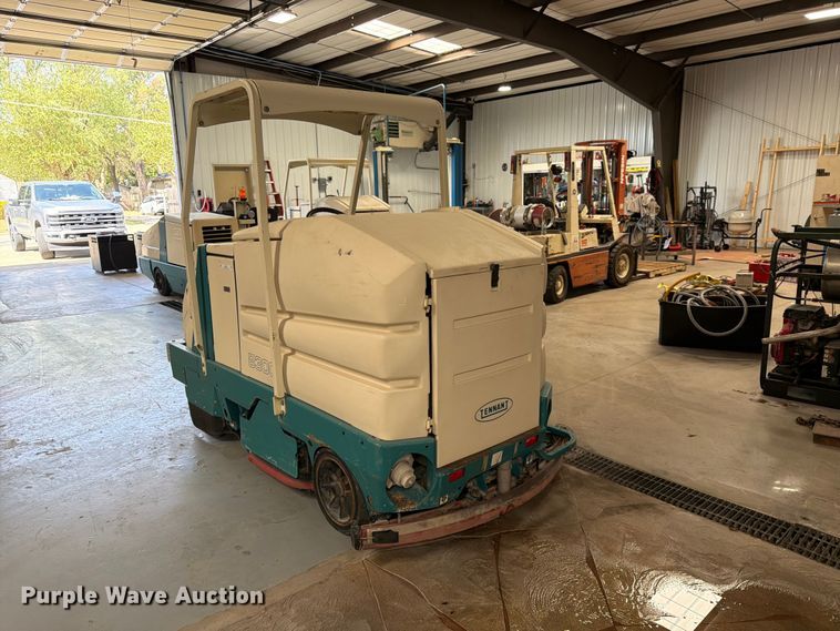 image for item MQ9183 Tennant 8300 sweeper