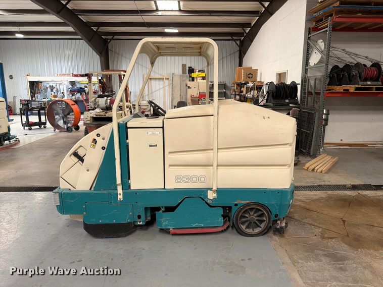 image for item MQ9183 Tennant 8300 sweeper