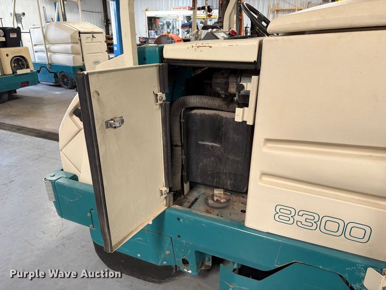 image for item MQ9183 Tennant 8300 sweeper