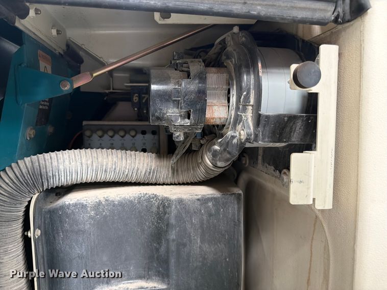 image for item MQ9183 Tennant 8300 sweeper