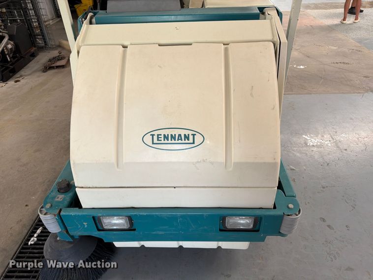 image for item MQ9183 Tennant 8300 sweeper