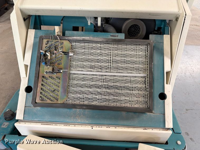image for item MQ9183 Tennant 8300 sweeper
