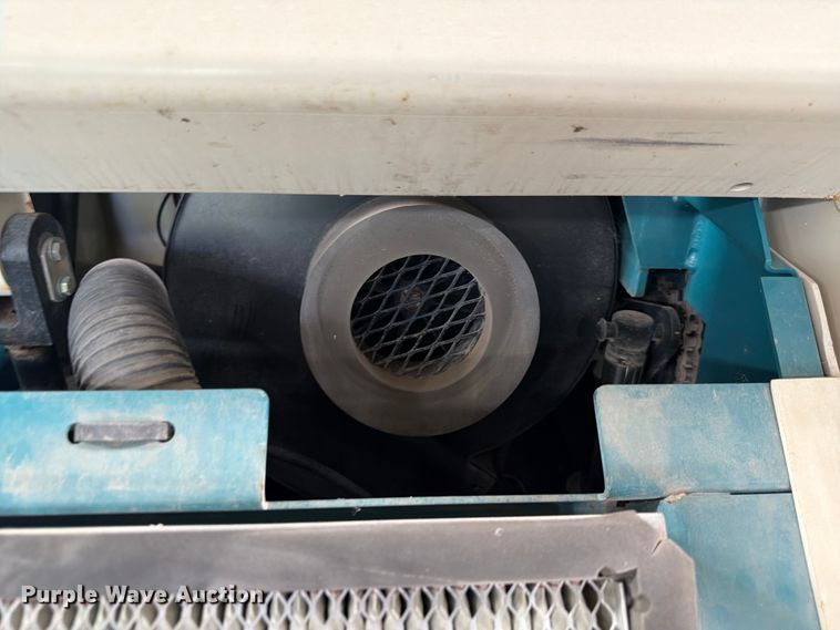 image for item MQ9183 Tennant 8300 sweeper
