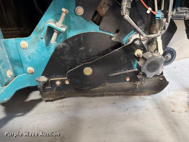 image for item MQ9183 Tennant 8300 sweeper