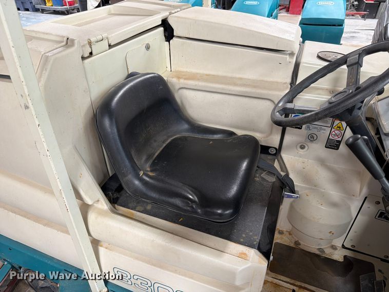 image for item MQ9183 Tennant 8300 sweeper