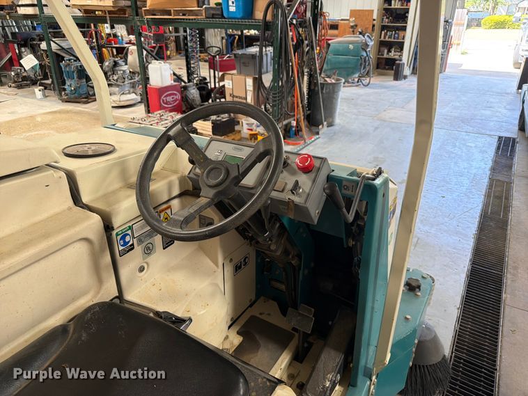 image for item MQ9183 Tennant 8300 sweeper