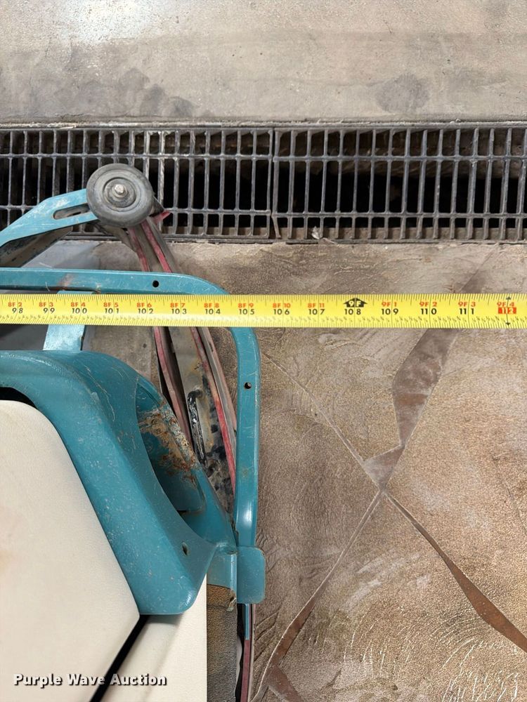image for item MQ9183 Tennant 8300 sweeper