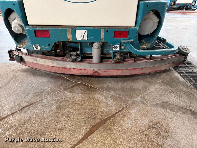 image for item MQ9183 Tennant 8300 sweeper