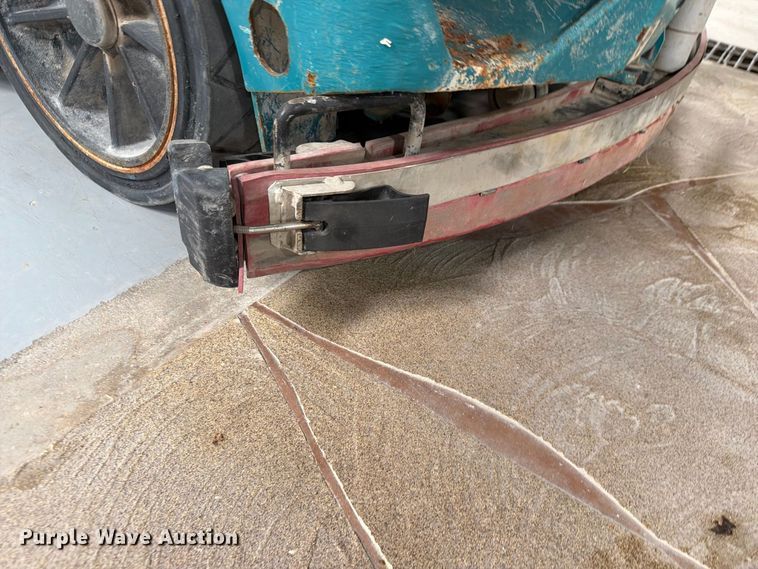 image for item MQ9183 Tennant 8300 sweeper