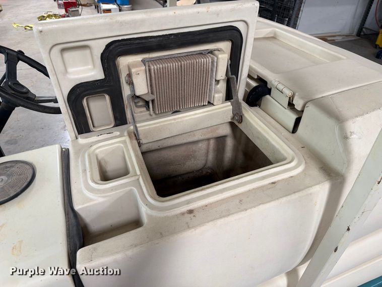 image for item MQ9183 Tennant 8300 sweeper
