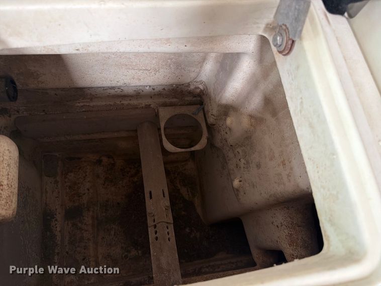 image for item MQ9183 Tennant 8300 sweeper