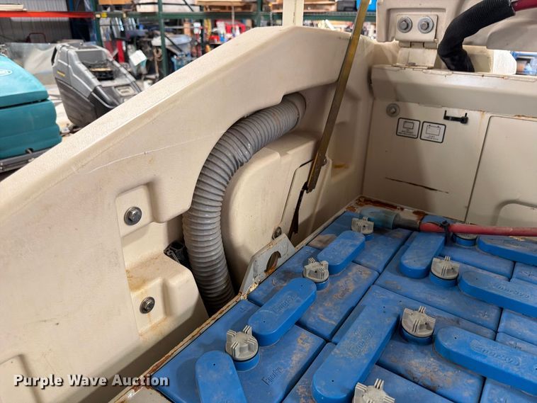 image for item MQ9183 Tennant 8300 sweeper