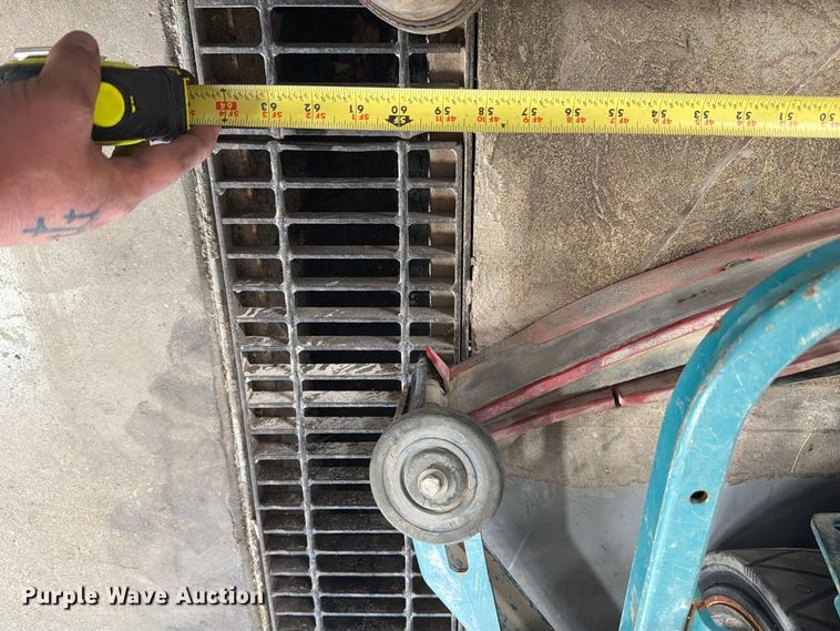 image for item MQ9183 Tennant 8300 sweeper