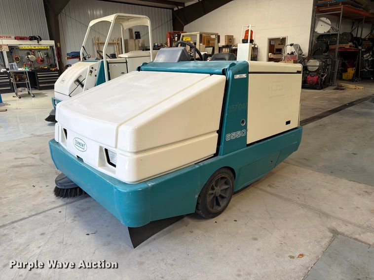 1999 Tennant 6550 sweeper