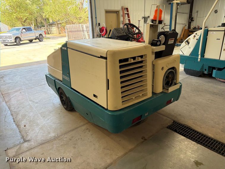 image for item MQ9184 1999 Tennant 6550 sweeper