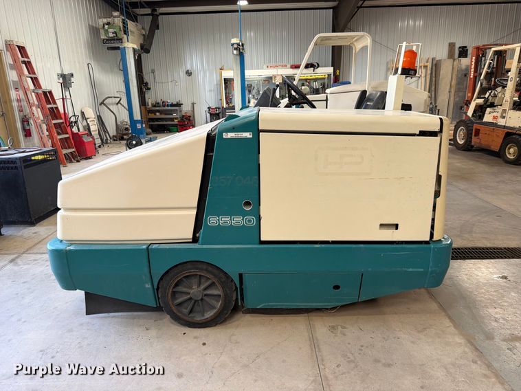 image for item MQ9184 1999 Tennant 6550 sweeper