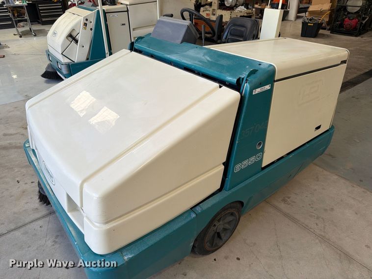 image for item MQ9184 1999 Tennant 6550 sweeper