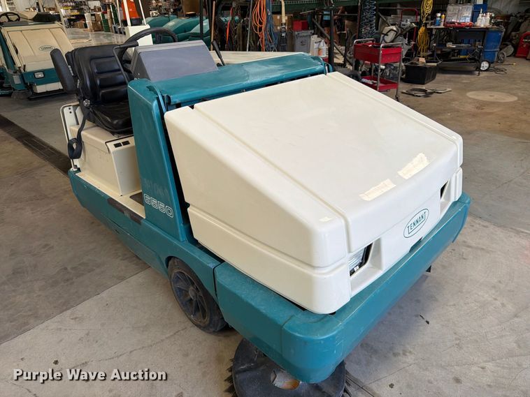image for item MQ9184 1999 Tennant 6550 sweeper