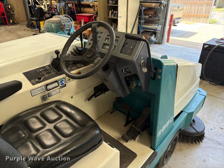 image for item MQ9184 1999 Tennant 6550 sweeper