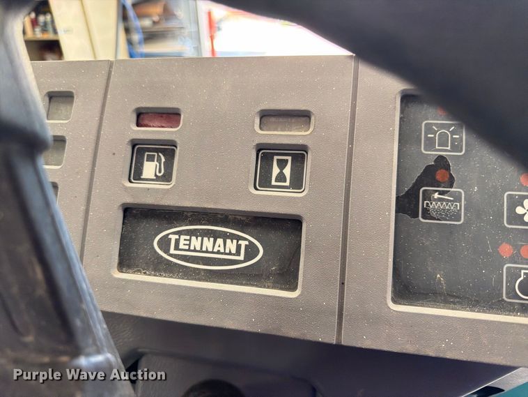image for item MQ9184 1999 Tennant 6550 sweeper