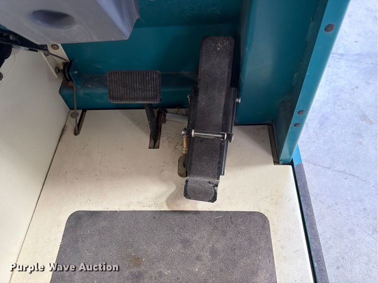 image for item MQ9184 1999 Tennant 6550 sweeper