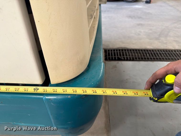 image for item MQ9184 1999 Tennant 6550 sweeper