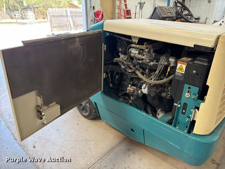 image for item MQ9184 1999 Tennant 6550 sweeper