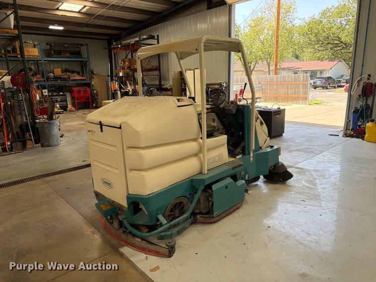 image for item MQ9185 Tennant 8300 floor scrubber