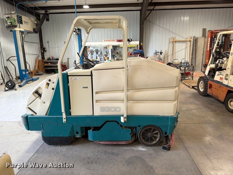 image for item MQ9185 Tennant 8300 floor scrubber