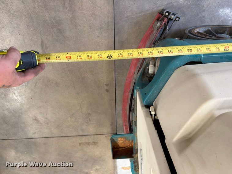 image for item MQ9185 Tennant 8300 floor scrubber