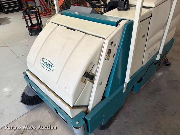 image for item MQ9185 Tennant 8300 floor scrubber
