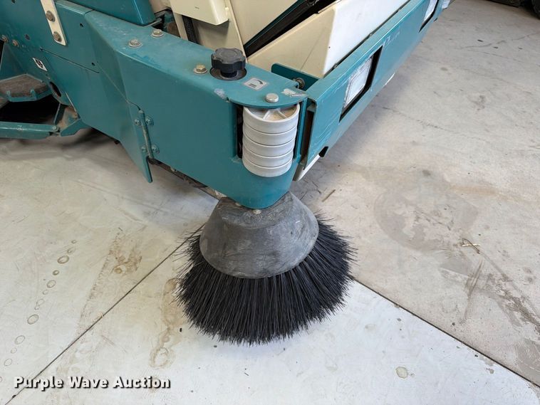 image for item MQ9185 Tennant 8300 floor scrubber