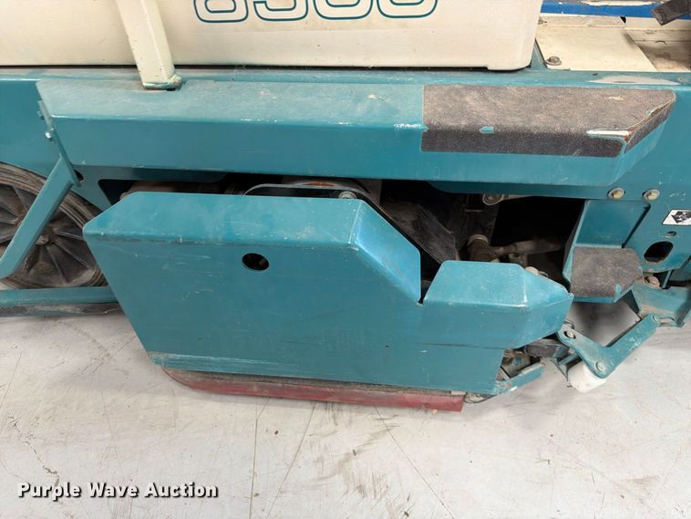 image for item MQ9185 Tennant 8300 floor scrubber