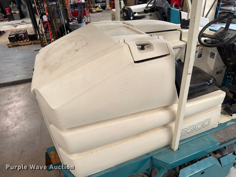 image for item MQ9185 Tennant 8300 floor scrubber