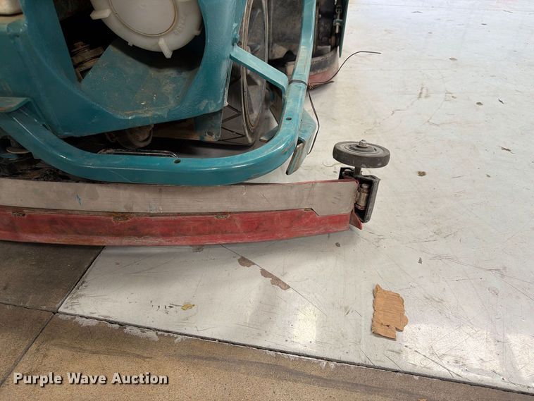 image for item MQ9185 Tennant 8300 floor scrubber