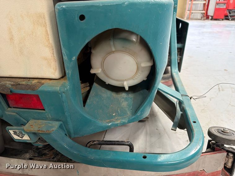 image for item MQ9185 Tennant 8300 floor scrubber