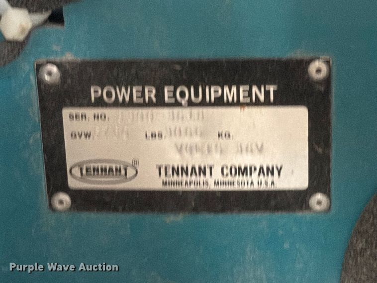 image for item MQ9185 Tennant 8300 floor scrubber